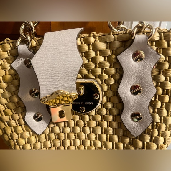 Michael kors bag- Brand new. Never used. No tags - Picture 2 of 4